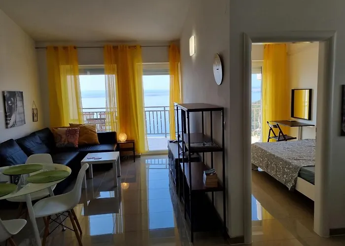 Rene, 150m From The Sea, Panorama View, Crikvenica, Dramalj, Parking